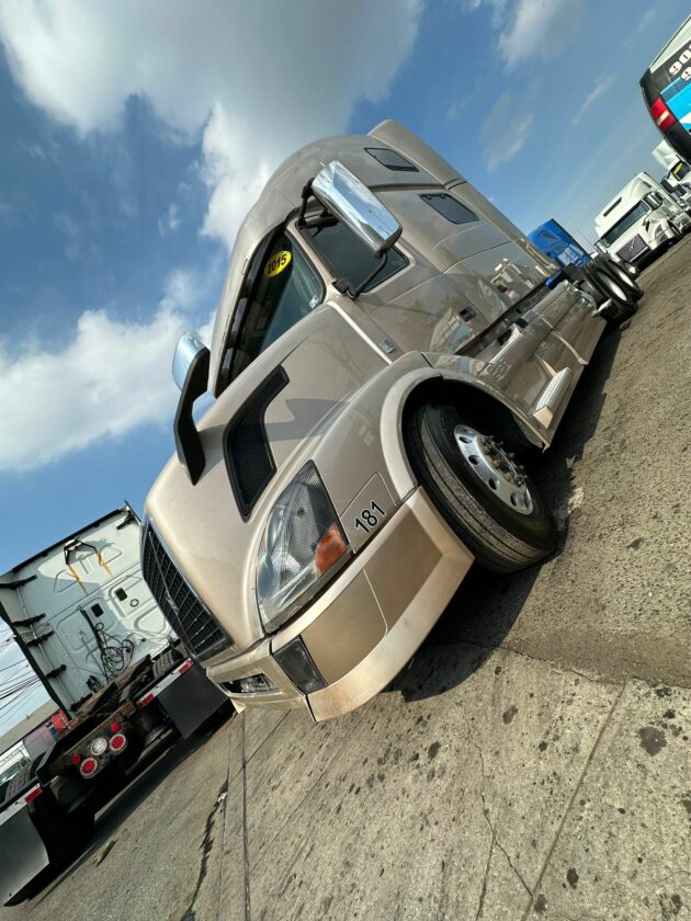 Truck Sales NJ: 2015 Volvo VNL Model 780