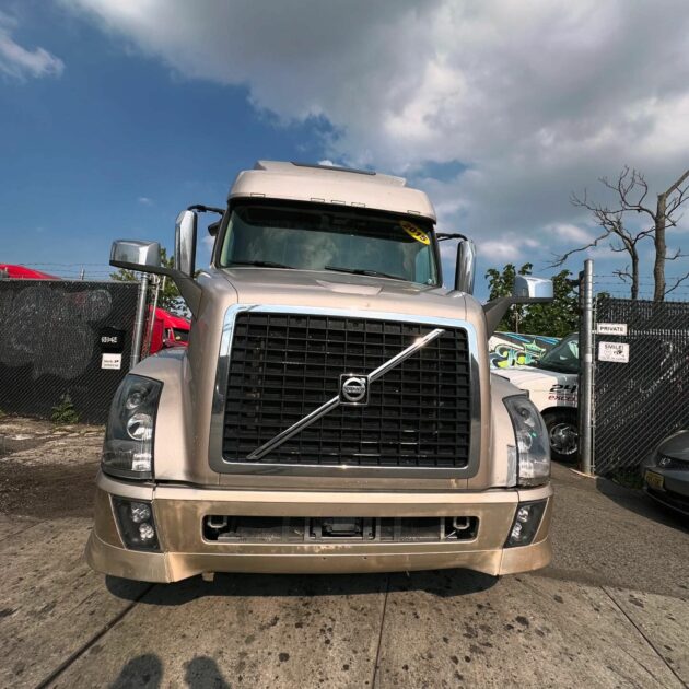 Truck Sales NJ: 2015 Volvo VNL Model 780