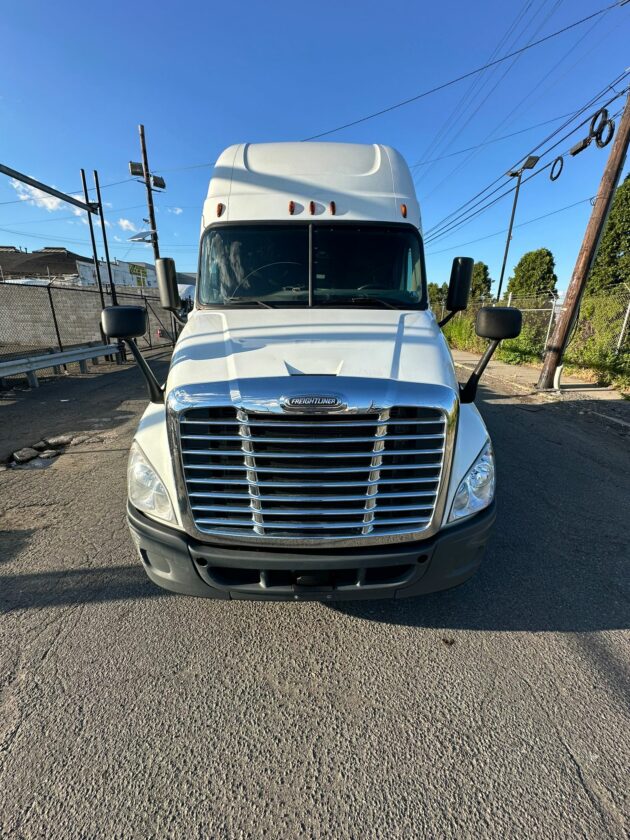 Truck Sales NJ: 2016 Freightliner Cascadia Engine Detrot DD15