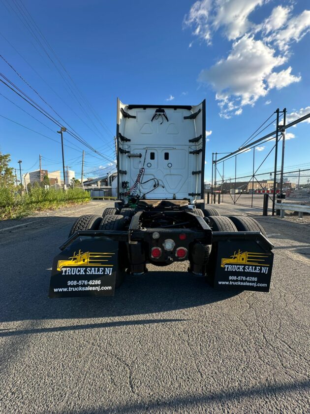 Truck Sales NJ: 2016 Freightliner Cascadia Engine Detrot DD15