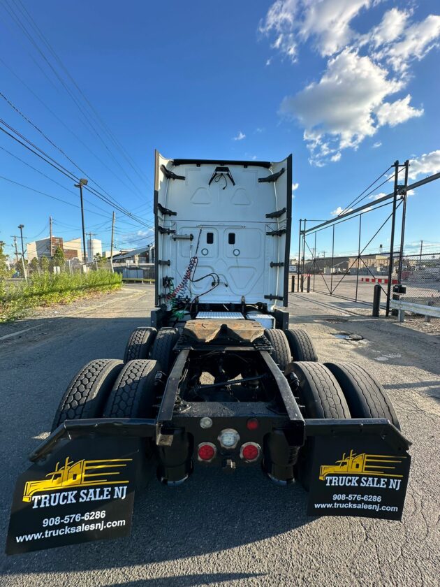 Truck Sales NJ: 2016 Freightliner Cascadia Engine Detrot DD15