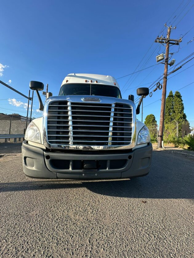 Truck Sales NJ: 2016 Freightliner Cascadia Engine Detrot DD15