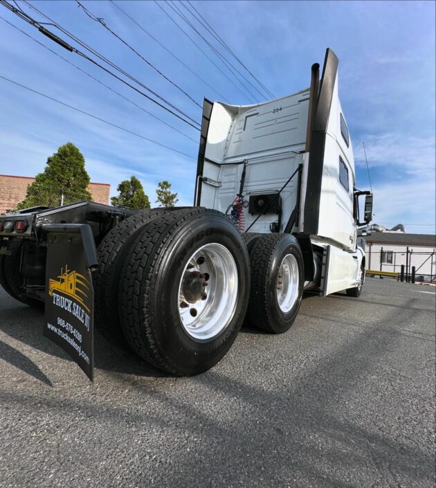 Truck Sales NJ: 2018 Volvo VNL Model 860