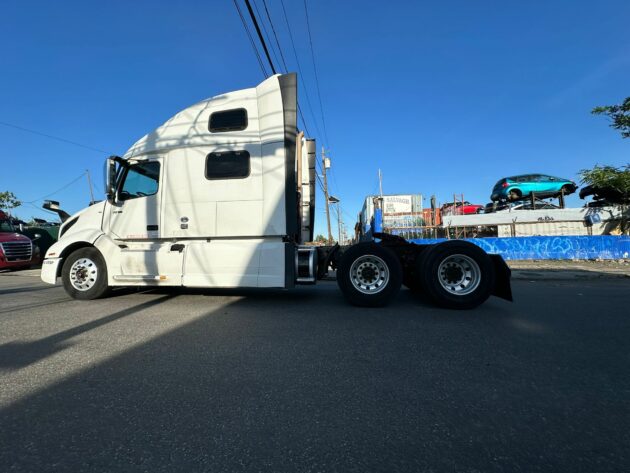 Truck Sale NJ: 2020 Volvo VNL model 860 color white