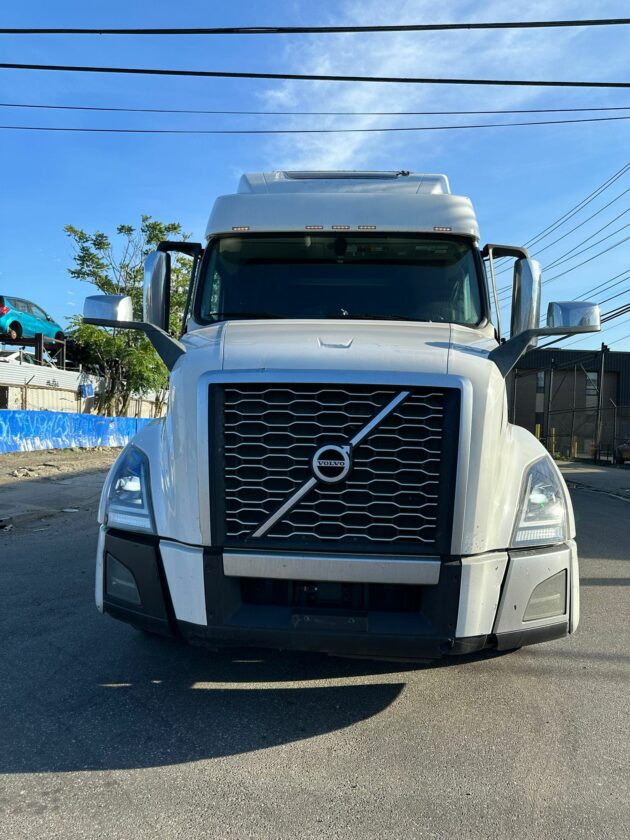 Truck Sale NJ: 2020 Volvo VNL model 860 color white