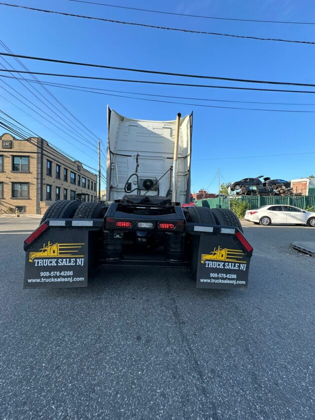 Truck Sale NJ: 2020 Volvo VNL model 860 color white