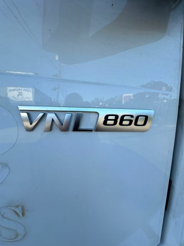 Truck Sale NJ: 2020 Volvo VNL model 860 color white