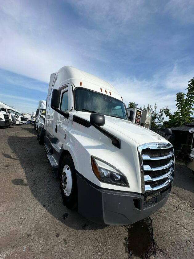 Truck Sales NJ: Freightliner Cascadia 2021 Engine Detrot DD15