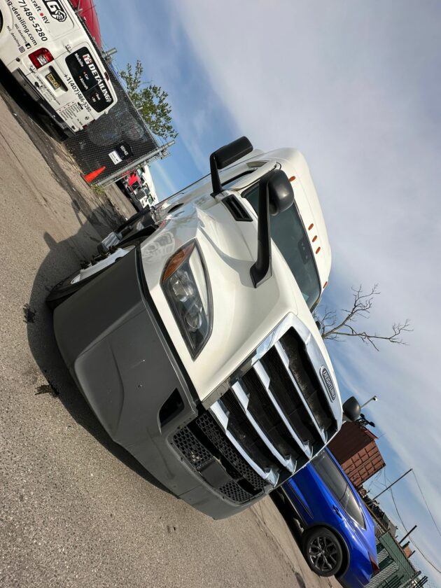 Truck Sales NJ: Freightliner Cascadia 2021 Engine Detrot DD15