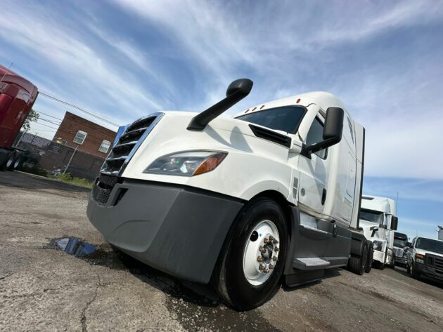 Truck Sales NJ: Freightliner Cascadia 2021 Engine Detrot DD15