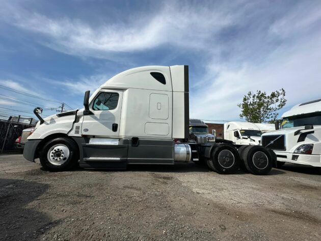 Truck Sales NJ: Freightliner Cascadia 2021 Engine Detrot DD15