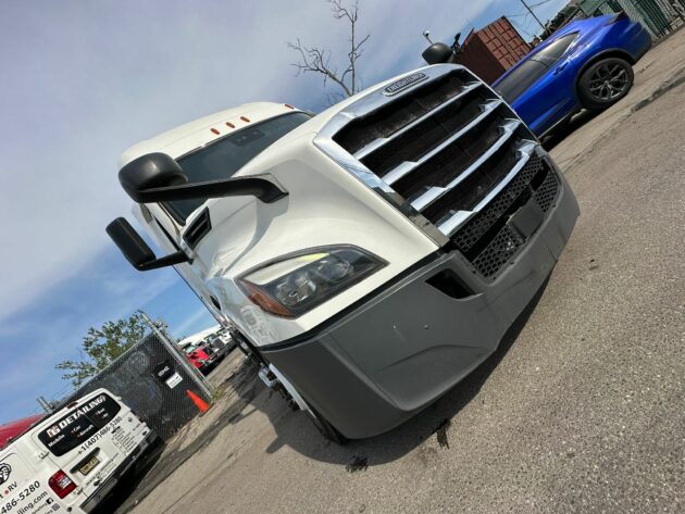 Truck Sales NJ: Freightliner Cascadia 2021 Engine Detrot DD15