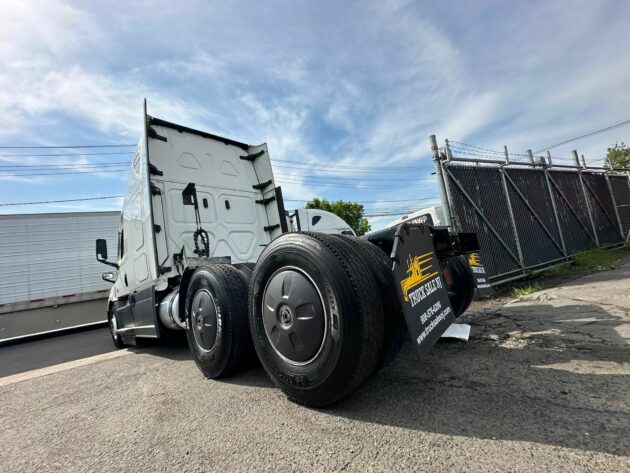 Truck Sales NJ: Freightliner Cascadia 2021 Engine Detrot DD15