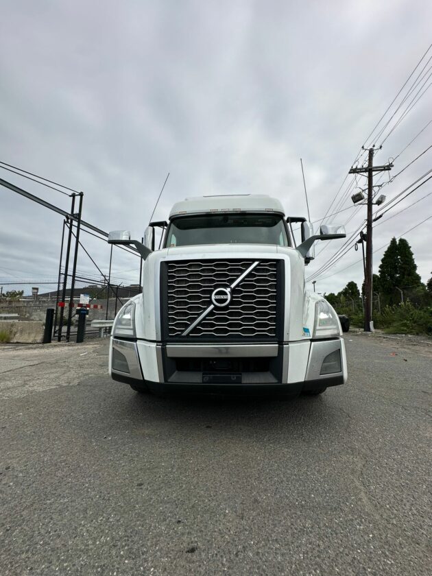 Truck Sale NJ: 2020 Volvo VNL Model 860 - Miles 633,394