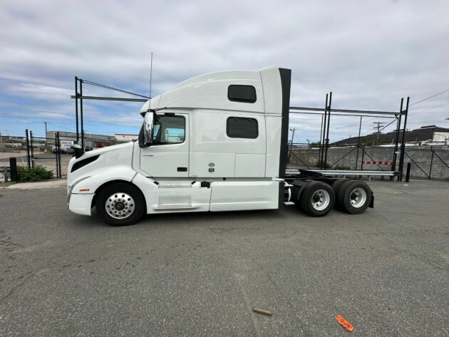 Truck Sale NJ: 2020 Volvo VNL Model 860 - Miles 633,394