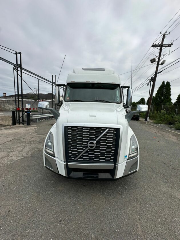 Truck Sale NJ: 2020 Volvo VNL Model 860 - Miles 633,394