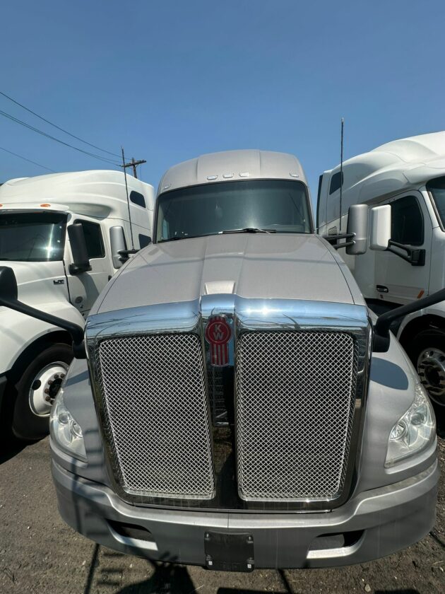 Truck Sales NJ: 2020 Kenilworth Model T680 - Miles 498,312