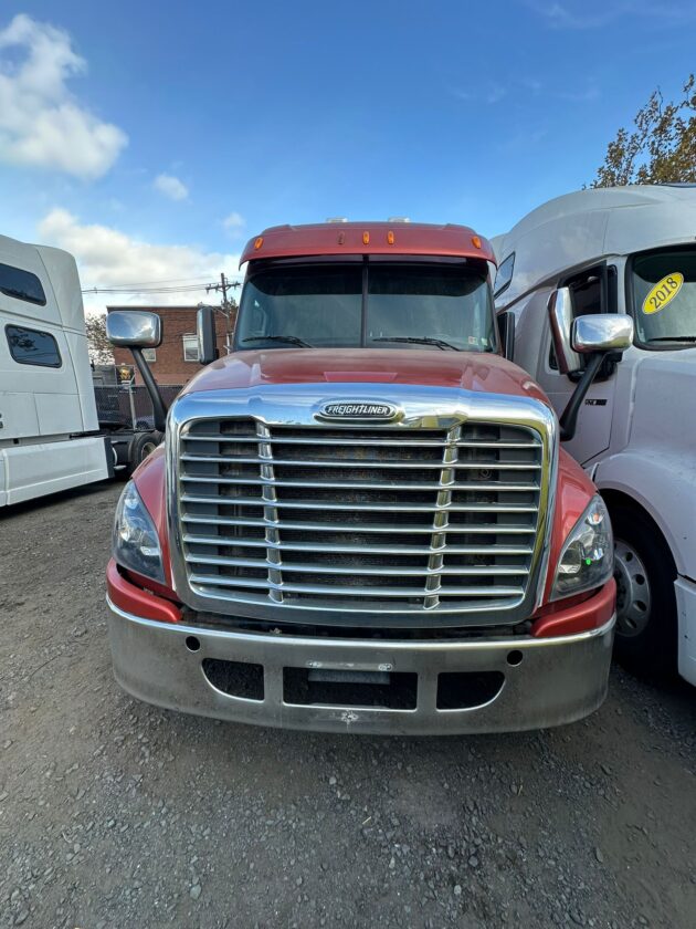 Truck Sales NJ: 2014 Freightliner Cascadia Engine Detrot DD15 - Miles 766,019