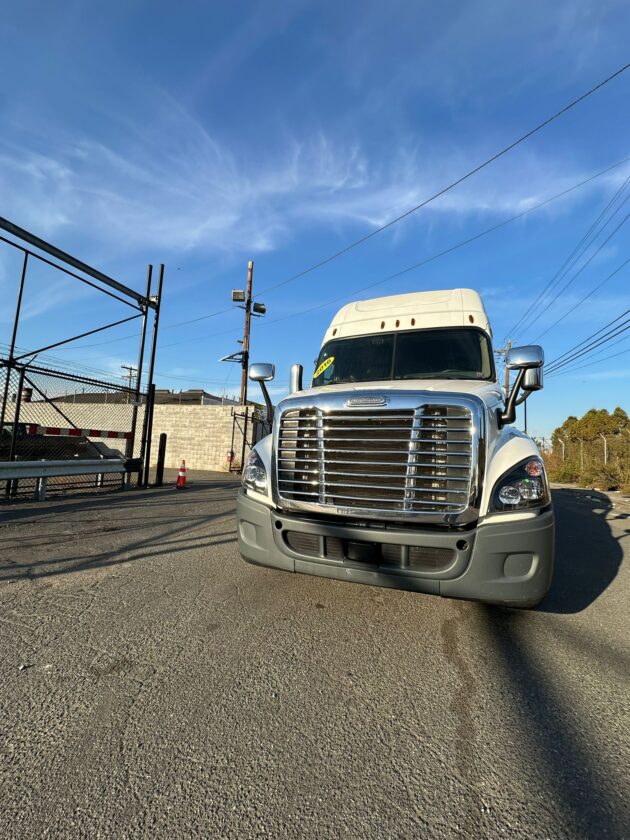 Truck Sales NJ: 2016 Freightliner Cascadia Engine Detrot DD15 – Miles 769,728