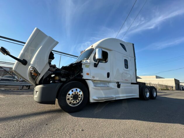 Truck Sales NJ: 2016 Freightliner Cascadia Engine Detrot DD15 – Miles 769,728