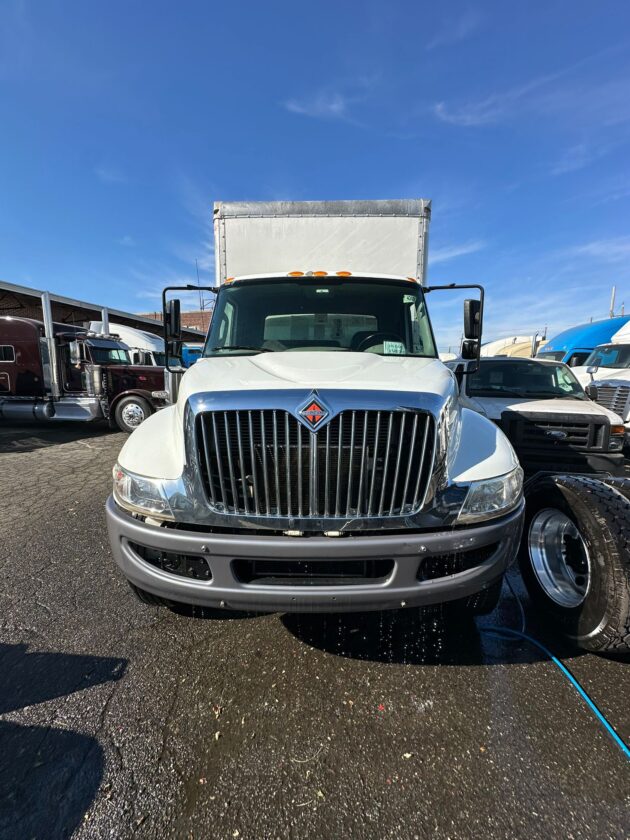 Truck Sales NJ: 2018 Box Truck International Engine Cummins - Miles 179,091