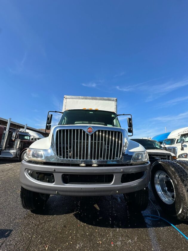 Truck Sales NJ: 2018 Box Truck International Engine Cummins - Miles 179,091