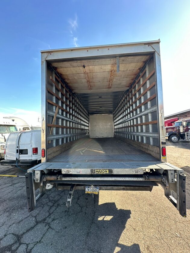 Truck Sales NJ: 2018 Box Truck International Engine Cummins - Miles 179,091