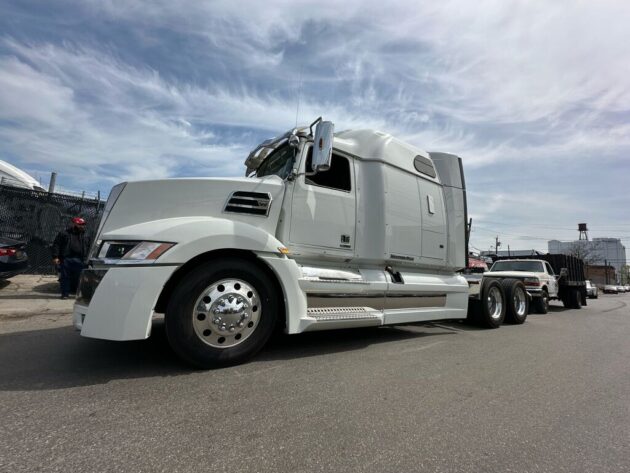 2019 Western Star  5700XE - Miles 822,430 - Image 16