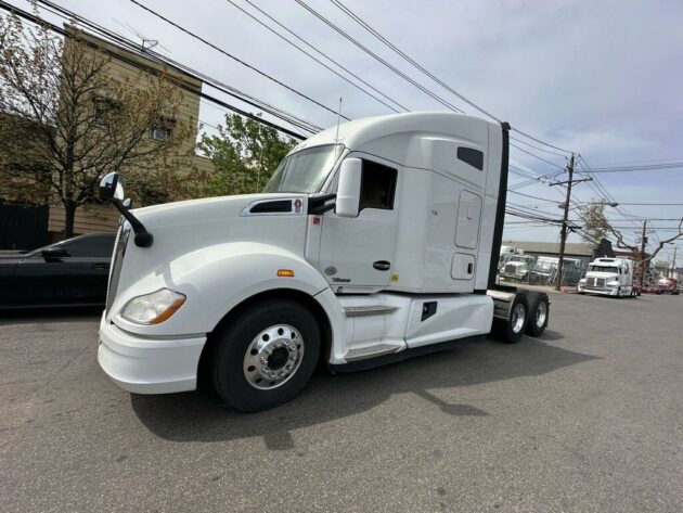 2017 Kenworth T680 - Miles 387,584 - Image 2