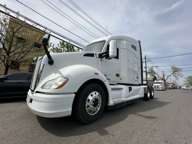 2017 Kenworth T680 - Miles 387,584