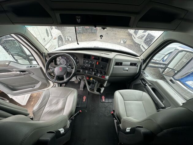 2018 Kenworth T880 - Miles 513654 - Image 4