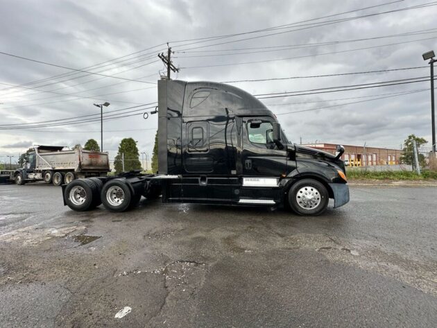 2019 Freightliner Cascadia - Miles 756,513 - Image 11