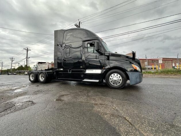 2019 Freightliner Cascadia - Miles 756,513 - Image 2