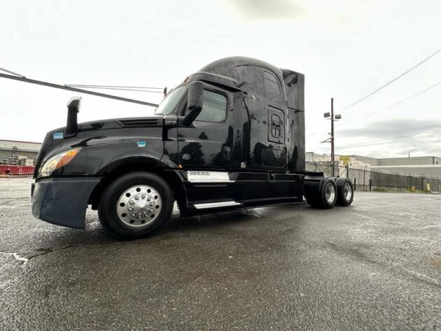 2019 Freightliner Cascadia - Miles 756,513 - Image 6