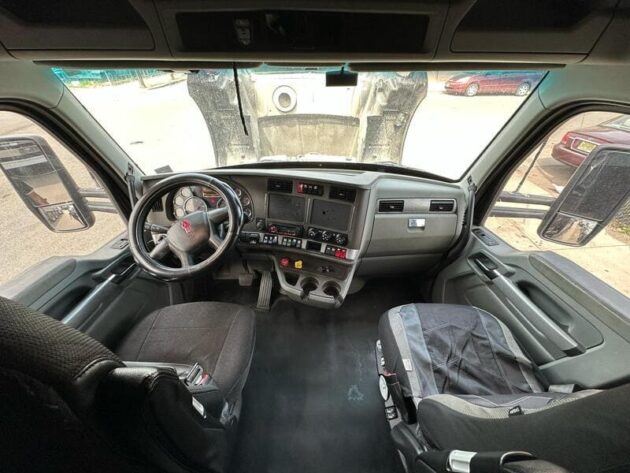 2019 Kenworth T680 - Miles 582,393 - Image 3