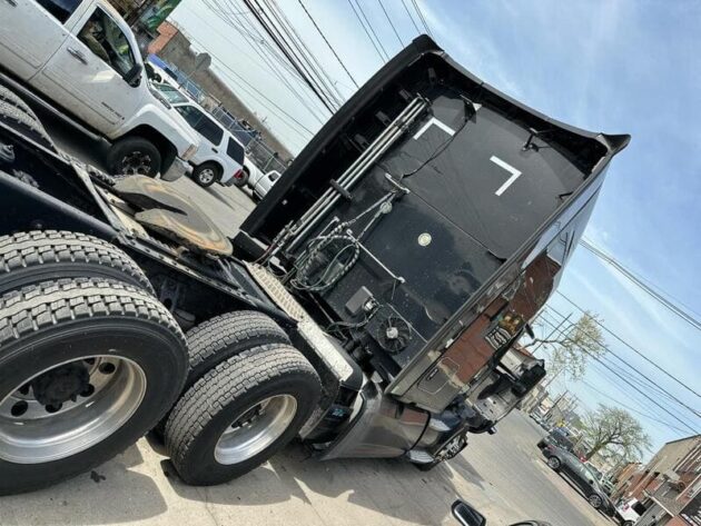 2019 Kenworth T680 - Miles 582,393 - Image 4