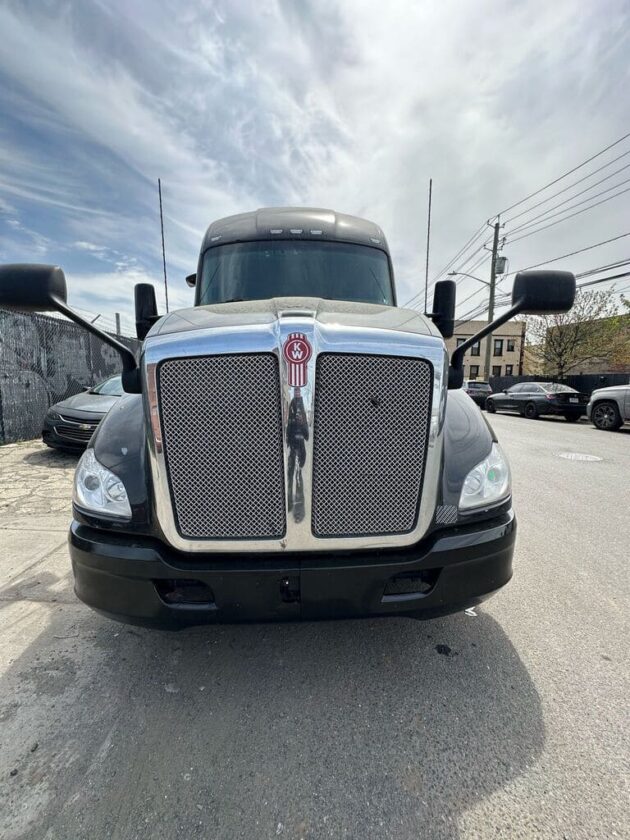2019 Kenworth T680 - Miles 582,393 - Image 6