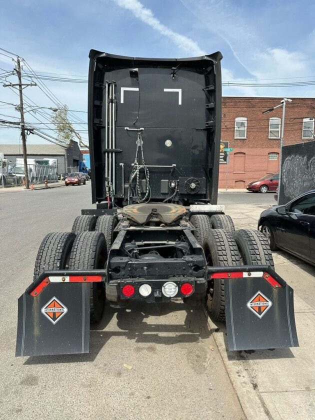 2019 Kenworth T680 - Miles 582,393 - Image 7