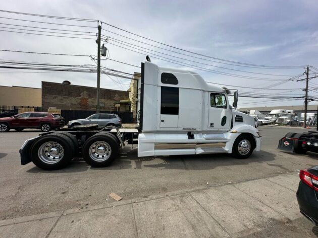2019 Western Star  5700XE - Miles 822,430 - Image 4