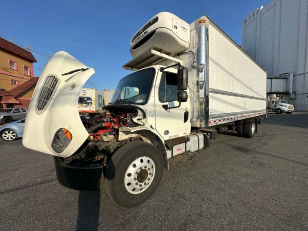 2018 Box Truck Reefer 26FT - Miles 193,405 - Image 2