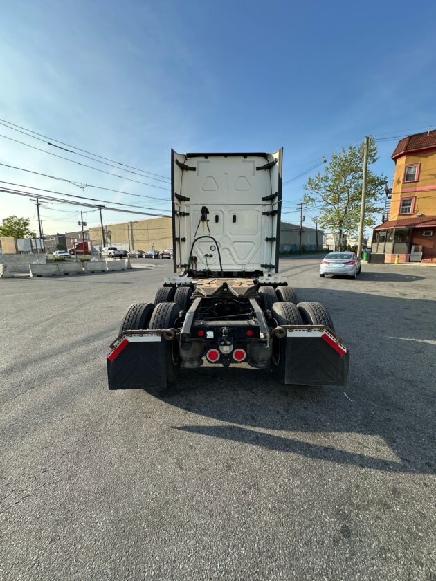 2021 Freightliner Cascadia - Miles 786,721 - Image 2