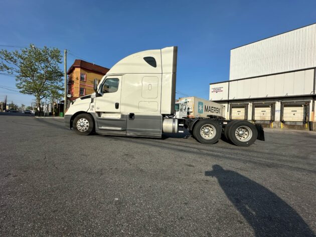 2021 Freightliner Cascadia - Miles 786,721 - Image 11