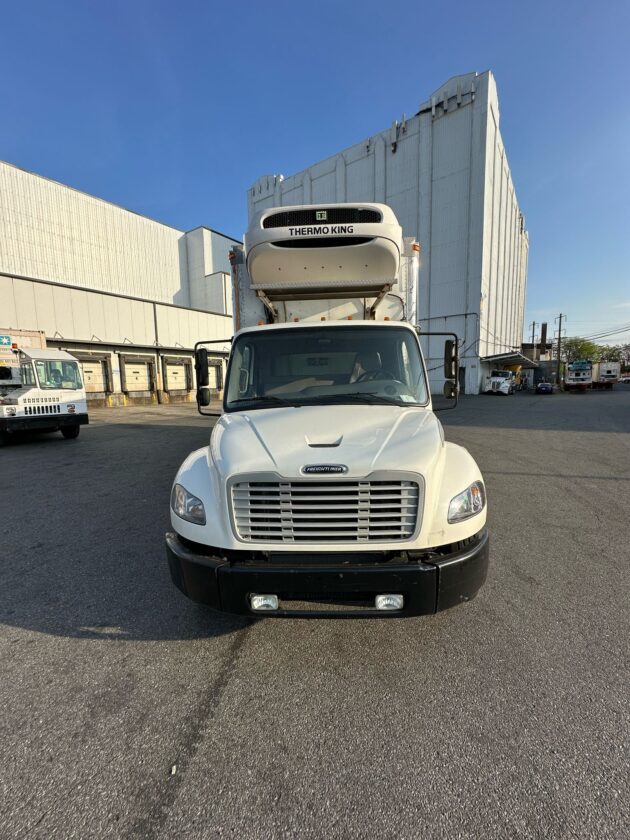 2018 Box Truck Reefer 26FT - Miles 193,405 - Image 4