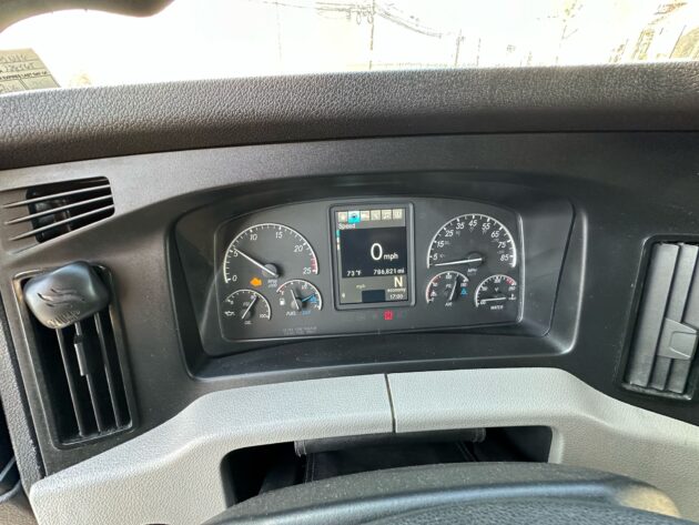 2021 Freightliner Cascadia - Miles 786,721 - Image 5