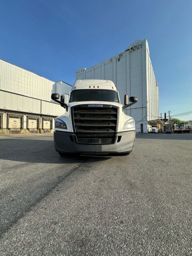 2021 Freightliner Cascadia - Miles 786,721 - Image 6