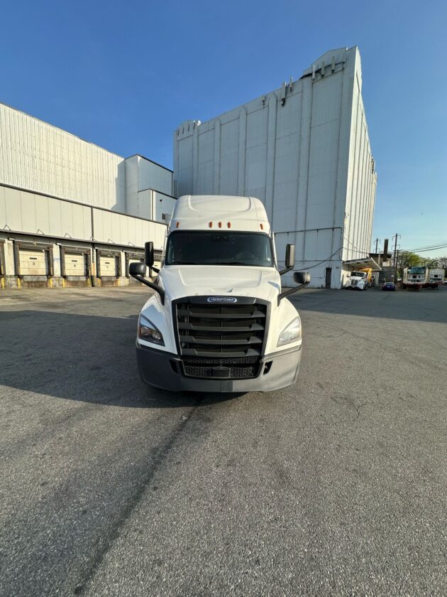 2021 Freightliner Cascadia - Miles 786,721 - Image 7